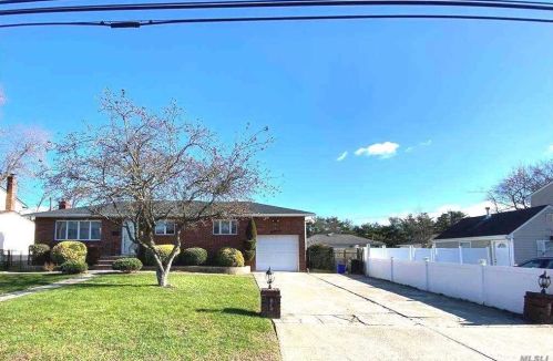 35 Osceola Ave, Deer Park, NY 11729-2410