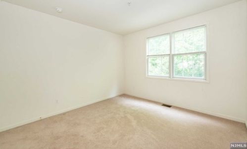 5 Goffle Brook Ct, Paterson, NJ 07506-2260