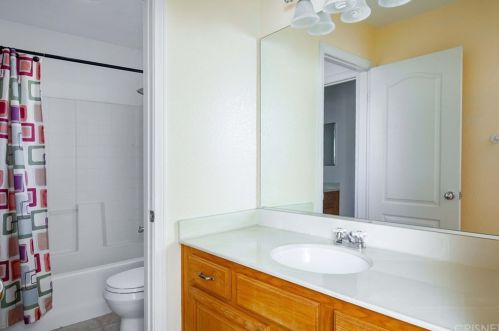 42320 Aaron Ct, Lancaster CA 93536-1266 exterior