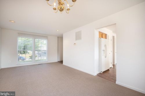 216 Shetland Dr, New Castle DE  19720-8832 exterior