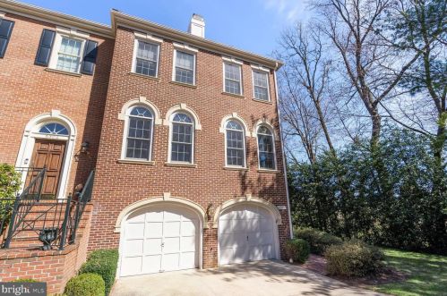 6300 Barcroft Mews Dr, Falls Church, VA 22041-1237