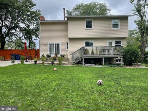 6105 Thomas Dr, Springfield VA  22150-1349 exterior
