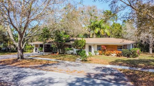 430 Inness Dr, Tarpon Springs, FL 34689-2540
