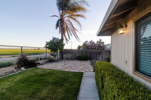 621 Del Oro St, Woodland CA  95695-5040 exterior