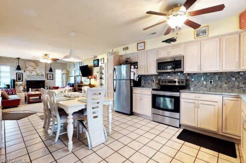 267 Flamingo St, Fort Myers Beach FL  33931-4311 exterior