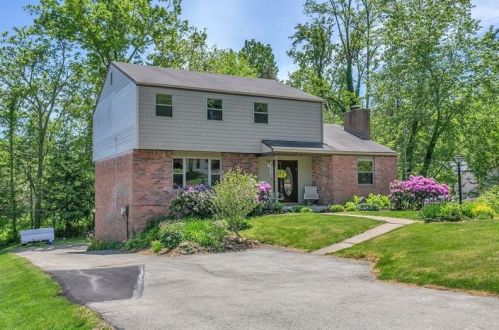 9216 Douglas Fir Dr, Pittsburgh, PA 15239-2002