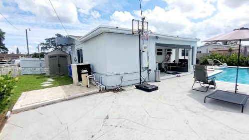6900 3rd St, Hollywood FL  33023-1112 exterior