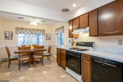 265 Hillcrest Rd, Ridgewood NJ  07450-2435 exterior