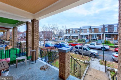 1738 D St, Washington, DC 20003-2410
