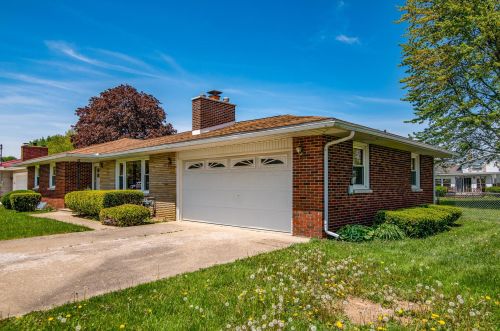 950 Clearview Ave, Sugar Grove Lake, OH 44833-1521