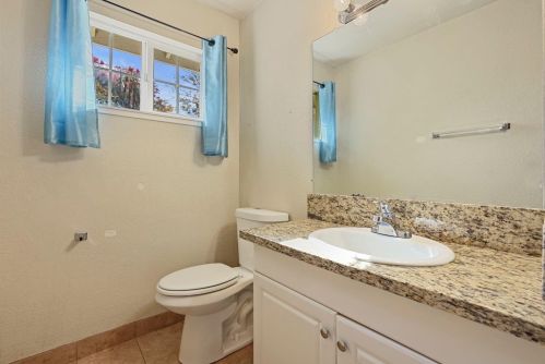 1325 Arrowhead Ct, Modesto CA  95351-1723 exterior