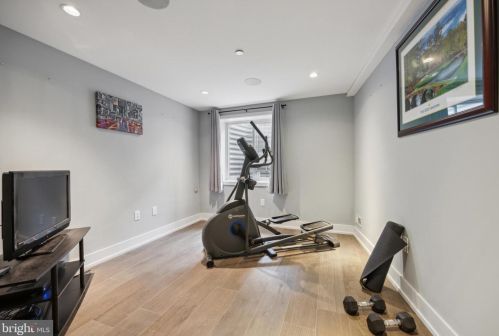 310 Fairmount Ave, Philadelphia PA  19123-2931 exterior