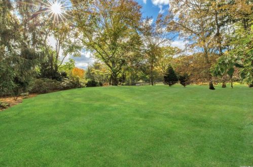 8 Emerson Rd, Muttontown NY  11545-3116 exterior