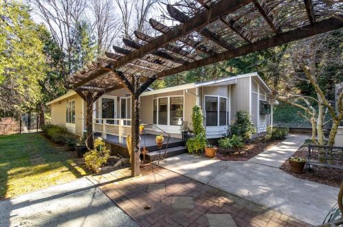 13859 Peardale Ln, Grass Valley, CA 95945-9064