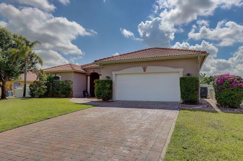 5907 Bayou Ct, Fort Pierce, FL 34986-3642