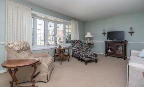 17326 Observatory Rd, Waukesha, WI 53146-3228