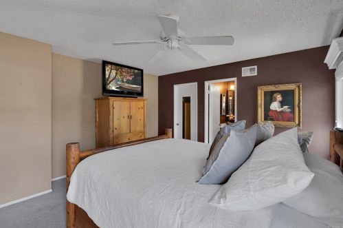 10121 Paseo Palmas Dr, Lakeside CA  92040-2342 exterior