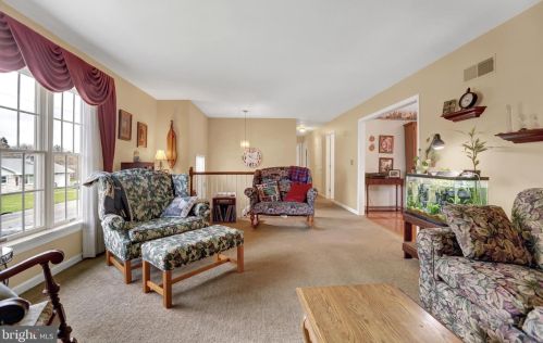 302 Clark Rd, Swatara, PA 17033-2118