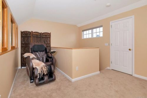 89 Mystic Dr, Crotonville NY  10562-1965 exterior