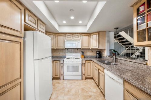 704 Silver Dr, Vista CA  92083-4243 exterior