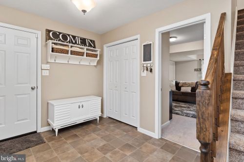 262 Melbourne Ln, Navy Sup Dpt PA  17055-6674 exterior