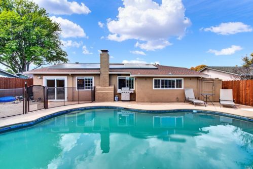 1250 Danfield Way, Vacaville CA  95687-5622 exterior