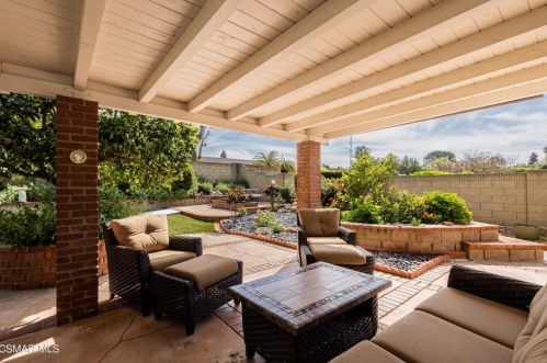 676 Weaver St, Simi Valley CA  93065-4315 exterior