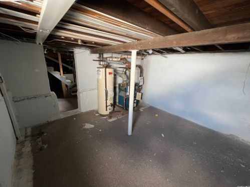 1 Irene St, North Lindenhurst NY  11757-1204 exterior