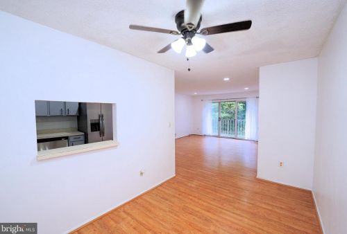 36 Holly Ct, Trenton NJ  08619-4633 exterior