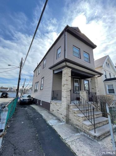 68 Crawford St, East Orange, NJ 07018-1831