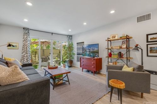 25715 Hogan Dr, Santa Clarita, CA 91355-2865