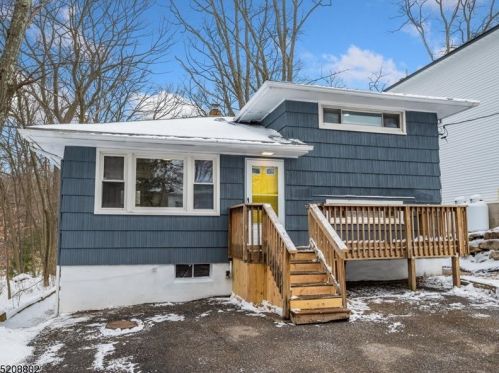 9 Rutgers Way, Hopatcong NJ  07843-1231 exterior