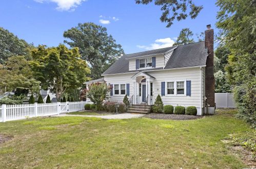15 Hillcrest Dr, Muttontown, NY 11545-1765