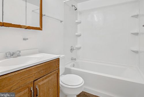 521 2 St, Harrisburg PA  17113-2605 exterior