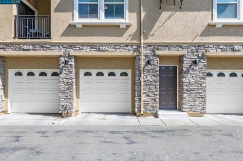 4255 Fitzwilliam St, Pleasanton CA 94568-4573 exterior