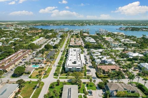 576 12th Ave, Naples FL  34120-3368 exterior