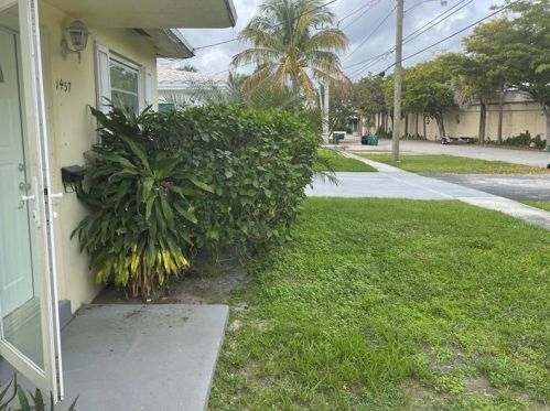 1457 10th St, Dania Beach FL  33004-2342 exterior
