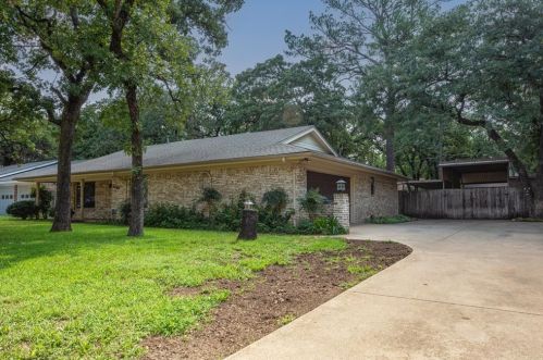 6708 Gary Ln, Fort Worth, TX 76112-4116
