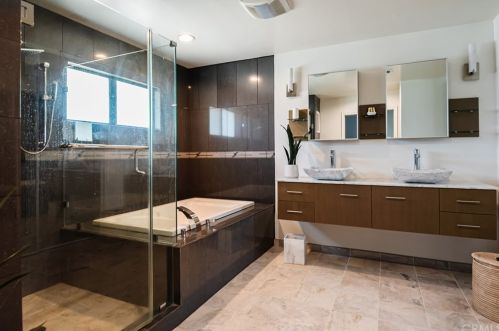 4 Bermuda Ct, Manhattan Beach CA  90266-7240 exterior