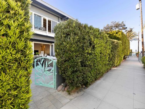 824 Anacapa Ct, San Diego CA  92109-8203 exterior