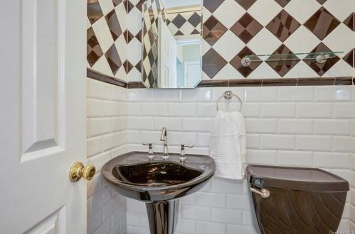 3339 Nutly Cir, Yorktown Hgts NY  10598-1206 exterior