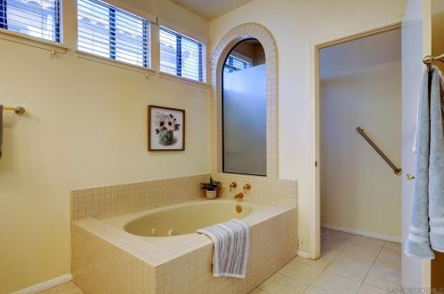 17704 Bellechase Cir, San Diego CA 92128-2097 exterior