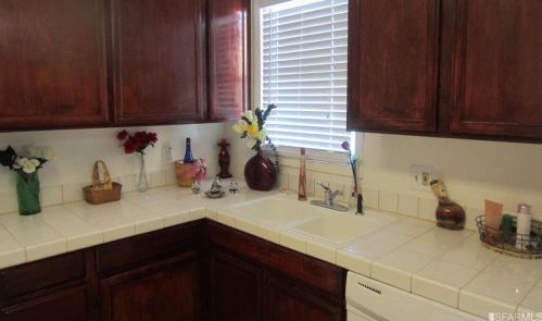 669 Catron Dr, Oakland CA 94603-3655 exterior