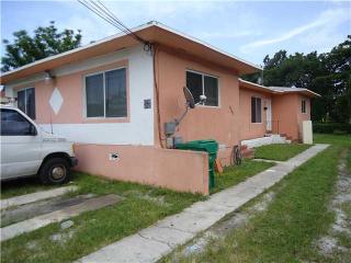 1760 50th St, Miami, FL 33142-3718