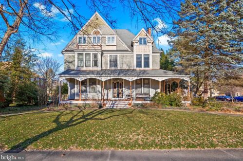 207 Main St, Riverton, NJ 08077-1238