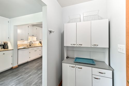 181 Glenview Ave, Milwaukee WI 53213-3323 exterior