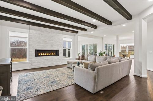 10244 Forest Lake Dr, Great Falls VA  22066-3609 exterior