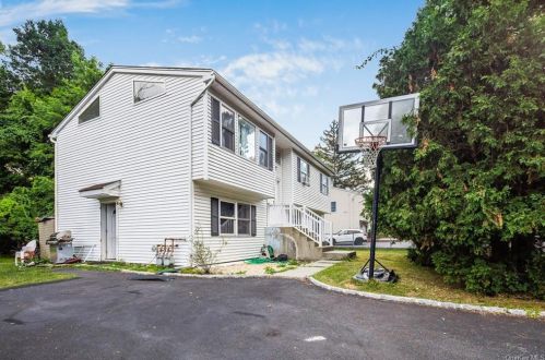 5 Church St, Garnerville, NY 10923-1220