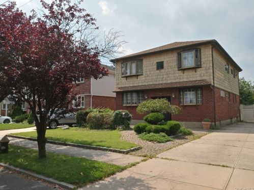 155-04 Killarney St, Jamaica, NY 11414-2856