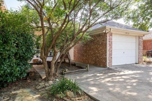1913 Lee Dr, Denton, TX 76209-4789
